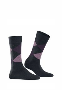 Ciemnoszare skarpetki w wzór argyle, z ciemnofioletowymi i jasnolawendowymi diamentami. Mieszanka bawełny z żeberkowanymi mankietami i gładką teksturą.