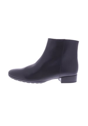 Bottine en cuir noir avec une surface lisse, un bout arrondi et un petit talon empilé. Design simple, sans matériel ou accents visibles.