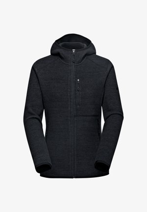 Zwarte fleece jas met een capuchon, ritssluiting aan de voorkant en twee zijzakken. Heeft een gestructureerde stof en subtiele branding op de borst.