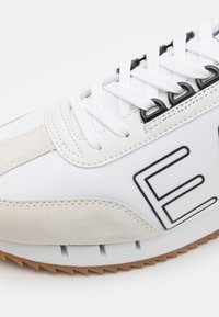 EA7 Emporio Armani VINTAGE UNISEX - Sapatilhas - white/black