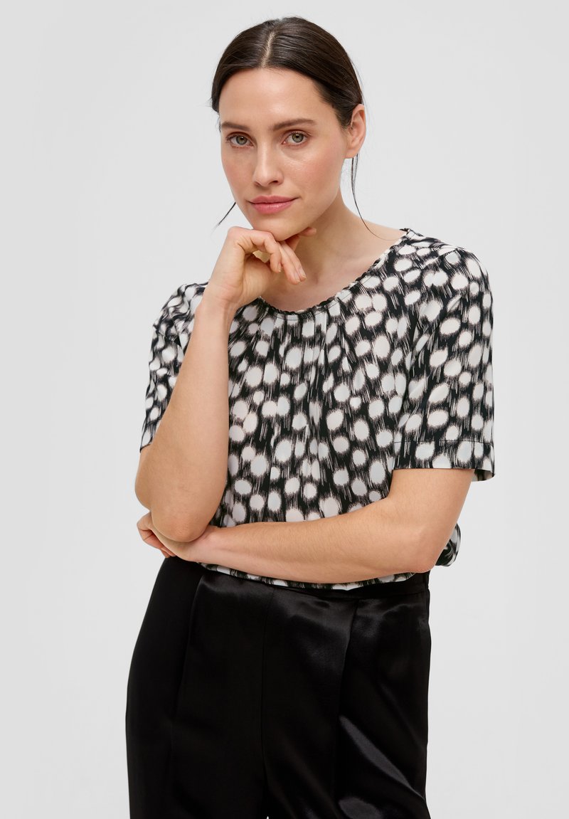 s.Oliver BLACK LABEL MIT FALTENAUSSCHNITT - Bluse - schwarz