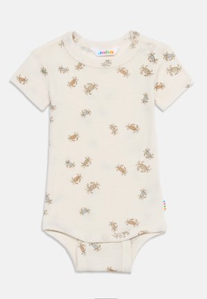Crème babyrompertje met korte mouwen, druksluitingen aan schouder en kruis, bedrukt met kleine blauwe en bruine krabben.
