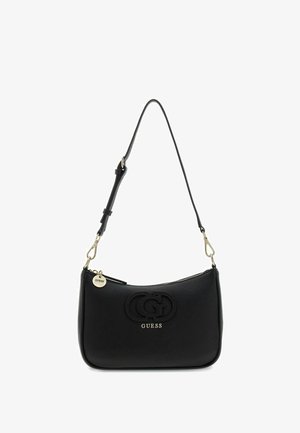 Sac bandoulière en cuir noir avec sangle réglable, quincaillerie dorée, logo entrelacé embossé et nom de la marque GUESS à l'avant.