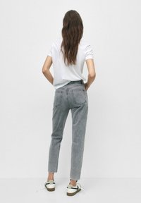 PULL&BEAR Vaqueros tapered - grey
