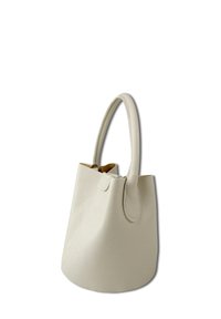 Emmer-stijl handtas van gestructureerd lichtbeige leer, met een ronde basis en twee stevige handvatten, en een ritsluiting aan de bovenkant.