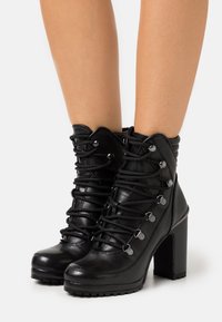 DKNY Botines de tacón - black