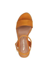 Sandale en suède orange avec une large sangle supérieure, une sangle de cheville avec boucle et un talon enroulé de jute. Dotée d'un logo de marque embossé sur la semelle intérieure.
