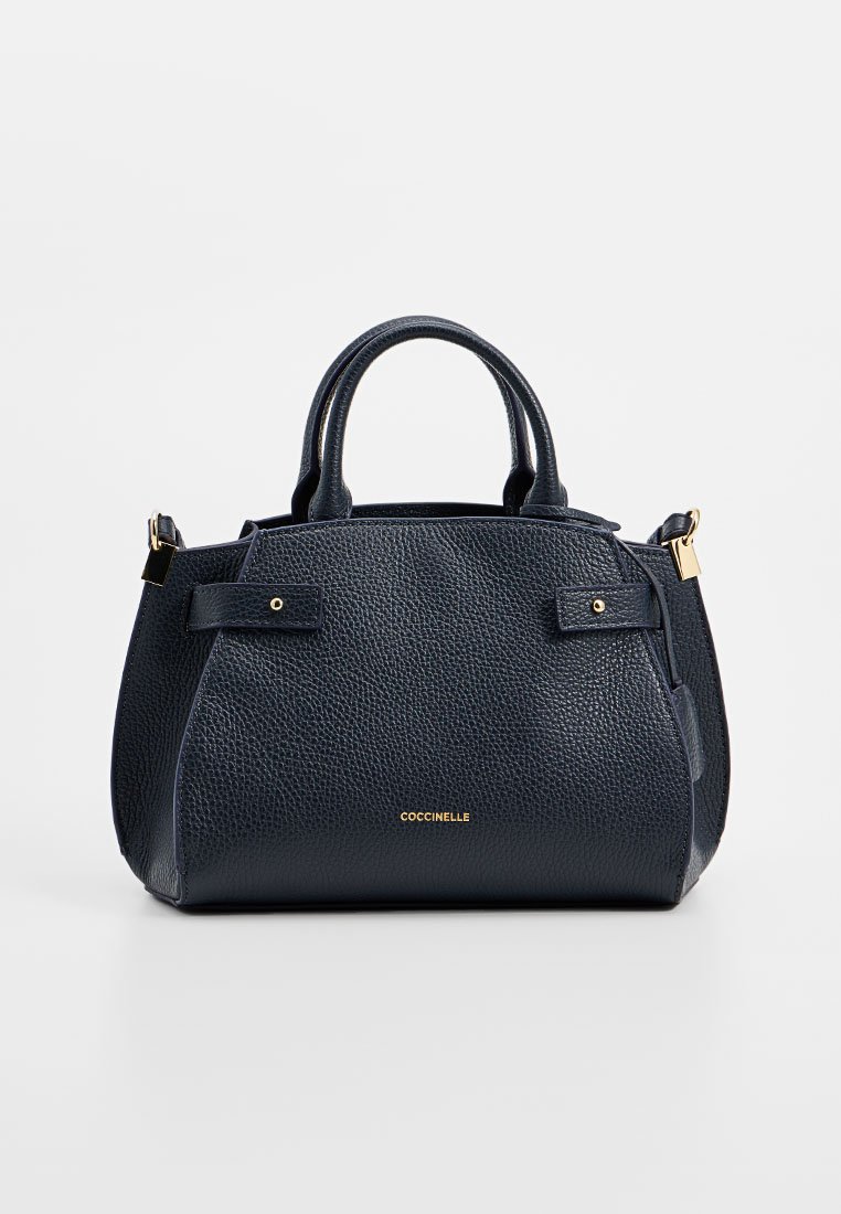 Borsa a mano in pelle blu navy con finitura testurizzata, forma arrotondata, doppio manico e dettagli metallici dorati. Presenta un logo sottile sul fronte.