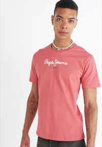 Pepe Jeans EGGO - Marškinėliai su spaudiniu - cedar wood brown
