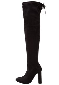 Schwarze Overknee-Stiefel aus Kunstsuede mit Blockabsatz. Merkmale sind eine figurbetonte Form, eine glatte Textur und Schnürdetails am oberen Ende.