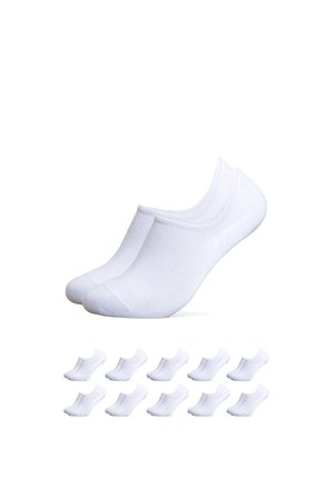Zehn Paare schlichte weiße No-Show Knöchelsocken, in zwei Reihen auf einem weißen Hintergrund angeordnet.