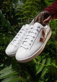 Veja URCA - Sapatilhas - white/marsala/black