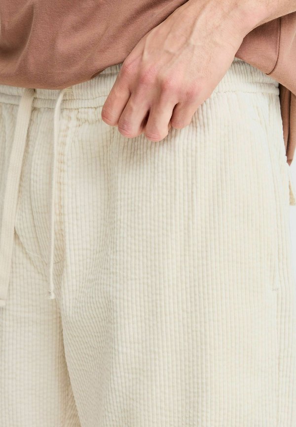 SDALANN STRAIGHT FIT - Shorts - oatmeal4