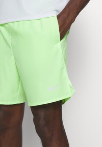 Nike Performance CHALLENGER SHORT - Pantaloni scurți sport - lime blast