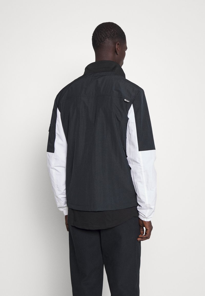 Nike regenjacke damen zalando Clearance