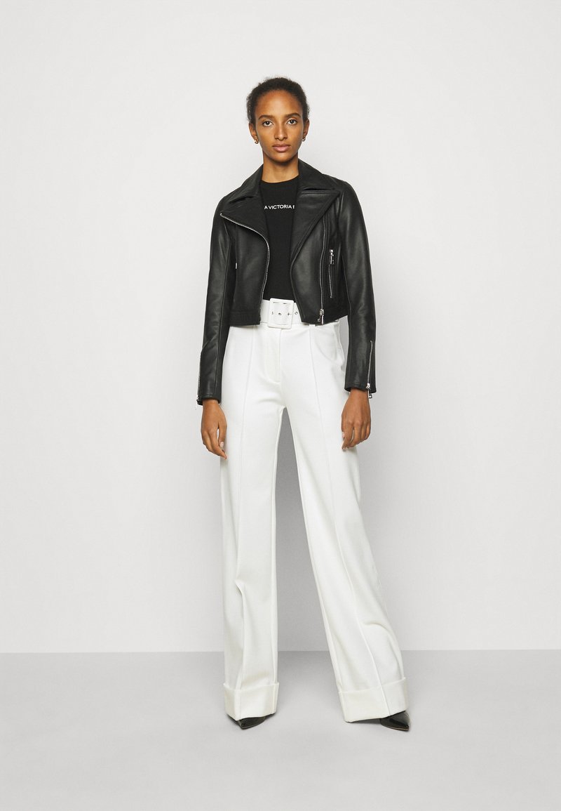 Damen Bekleidung | Victoria Beckham SLIM FIT LOGO T-Shirt print black/schwarz - AL30661 Damen Bekleidung | Victoria Beckham SLIM FIT LOGO T-Shirt print black/schwarz - AL30661