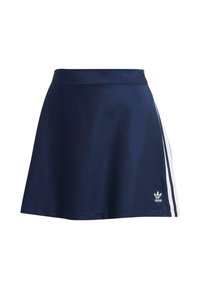 Tengerészkék sportszoknya sima anyagból, amely bővülő fazonnal rendelkezik, fehér oldalsó csíkokkal és egy kis Adidas logóval az alján.
