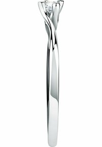 Silberring mit einem glatten, polierten Band und einem kunstvoll verdrehten Adaptersockel, der einen klaren Edelstein an der Spitze hält.