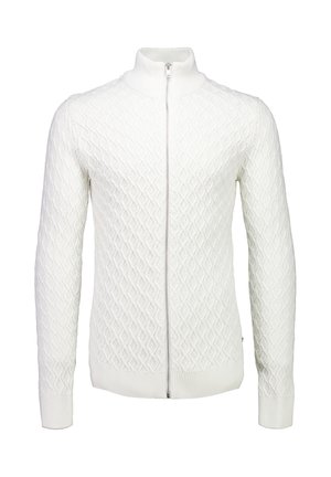 Suéter blanco de punto con cremallera, cuello alto y textura de patrón de diamante, mangas largas, y puños y dobladillo acanalados.