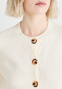Vero Moda VMBOOM NECK BUTTON CARDIGAN  - Cardigan - birch melange