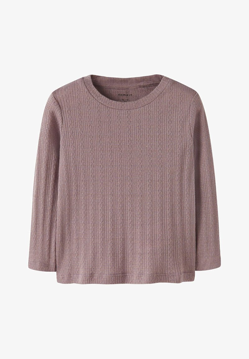 Sweter o luźnym kroju, jasnofioletowy, prążkowana faktura z pionowymi wzorami. Okrągły dekolt i rękawy o długości trzech czwartych. Miękka tkanina.