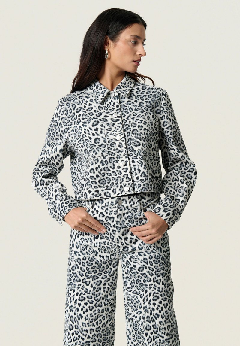 Soaked in Luxury SANDJA - Denimová bunda - grey leopard patteren