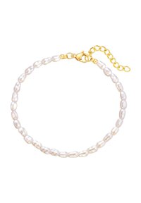 Armband aus weißen Süßwasserperlen in ovaler Form, mit einem goldenen Karabinerverschluss und einer verstellbaren Kettenverlängerung. Glatte, polierte Textur.