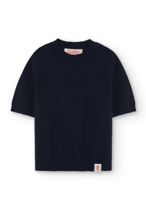 Marineblå kortärmad tröja i mjukt stickat material, med en ribbad rund halsringning och en liten logotypetikett i nedersta vänstra hörnet.