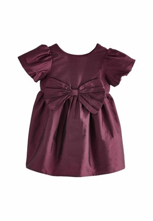 Robe courte en satin violet pour tout-petit avec manches bouffantes et grand nœud décoratif au dos.