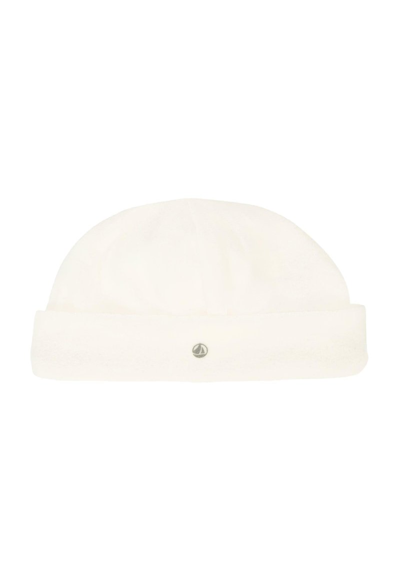 Cappello beanie lavorato a maglia bianco con una texture morbida, caratterizzato da un risvolto e un piccolo dettaglio del logo grigio sul davanti.
