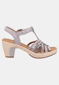 Harmaa remmikengät matalalla kudotulla blokkiheelilla, pehmustetulla vaaleanruskealla pohjalla ja säädettävällä nilkkaremmillä, jossa on solki.