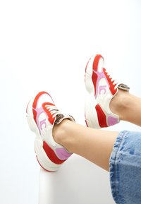 LOLA CASADEMUNT Tenisice - red