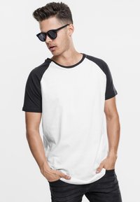 Urban Classics HERREN - Marškinėliai su spaudiniu - white / black
