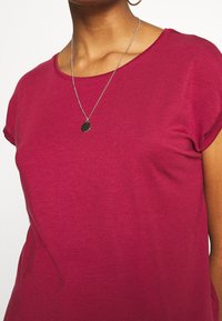 Vero Moda Camiseta básica - mottled red
