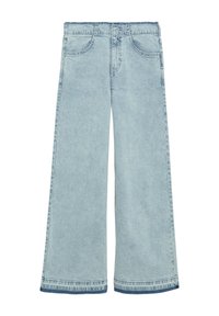 Jeans de pierna ancha de color azul claro con una textura clásica de denim, que cuentan con bolsillos frontales y un dobladillo deshilachado para un detalle adicional.