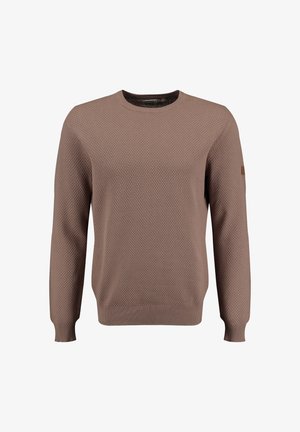 Brauner Strickpullover mit strukturiertem Rautenmuster, rundem Ausschnitt, gerippten Bündchen und Saum, mit einem kleinen braunen Etikett am Ärmel.