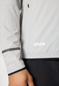 EA7 Emporio Armani HOODIE - Sportinė striukė - gray/violet