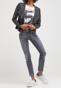 YAS Kofta - mottled dark grey