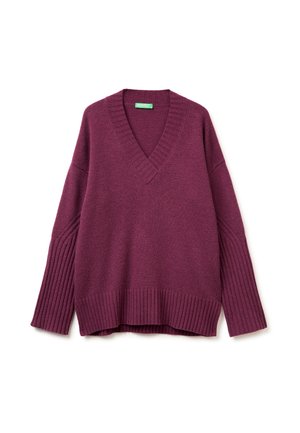 V-Ausschnitt-Pullover in tiefem Burgunderrot, gestrickter Stoff mit gerippten Akzenten an den Ärmelbündchen und dem Saum, lässige Passform und Design mit gesenkten Schultern.