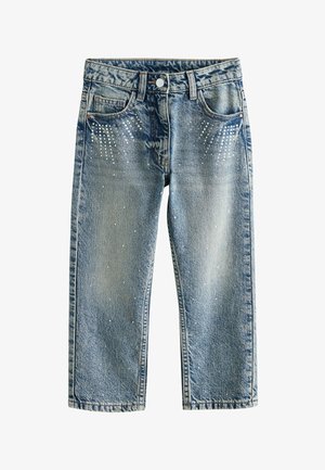 Vaqueros de mezclilla azul claro con corte recto, que presentan detalles brillantes plateados cerca de los bolsillos y embellecimientos dispersos en las piernas.