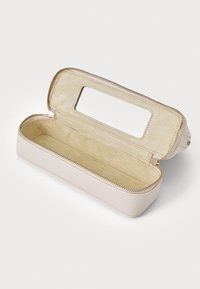 Guess LARGE DOME - Trousse - cream