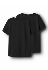 Svarte bomulls-T-skjorter med korte ermer, rund hals og løs passform, vist rygg mot rygg.