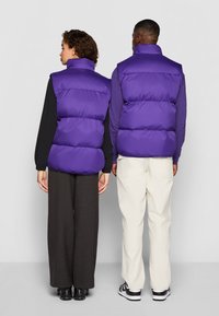 Nike Performance NBA CITY EDITION LOS ANGELES LAKERS PUFFER VEST - Brezrokavnik - field purple