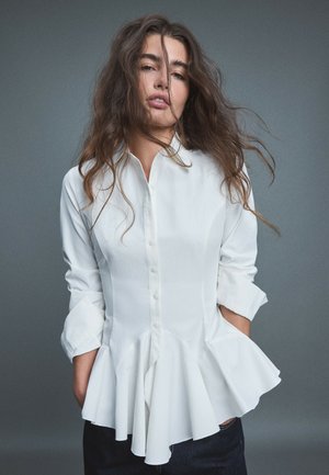 Stradivarius, POPLIN SHIRT WITH RUFFLES - Chemisier - white