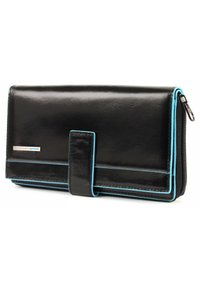 Portefeuille en cuir noir avec une finition brillante. Présente des accents turquoise et un compartiment zippé. Inclut une fermeture magnétique.