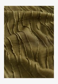 Unselected, olive green