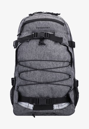 Sac à dos en tissu gris avec des sangles et des boucles noires, présentant une surface texturée, des cordons élastiques ajustables et des poches latérales en mesh.