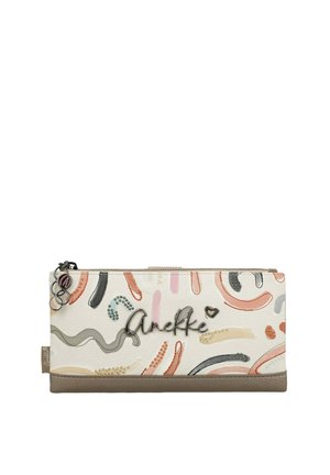 Geldbörse mit abstraktem mehrfarbigem Pinselstrichmuster, Metalllogo "Anekke" und Reißverschluss mit dekorativen Ringen auf weißem Hintergrund.