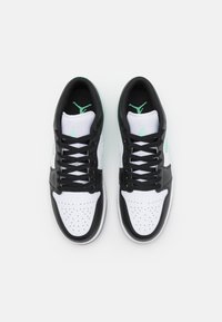 Jordan AIR JORDAN 1 - Tenisice - white/black/green glow