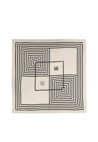 Pătură din bumbac bej cu model geometric spiral negru. Prezintă pătraturi centrate cu grosimi de linie variate și două accente cu logo.